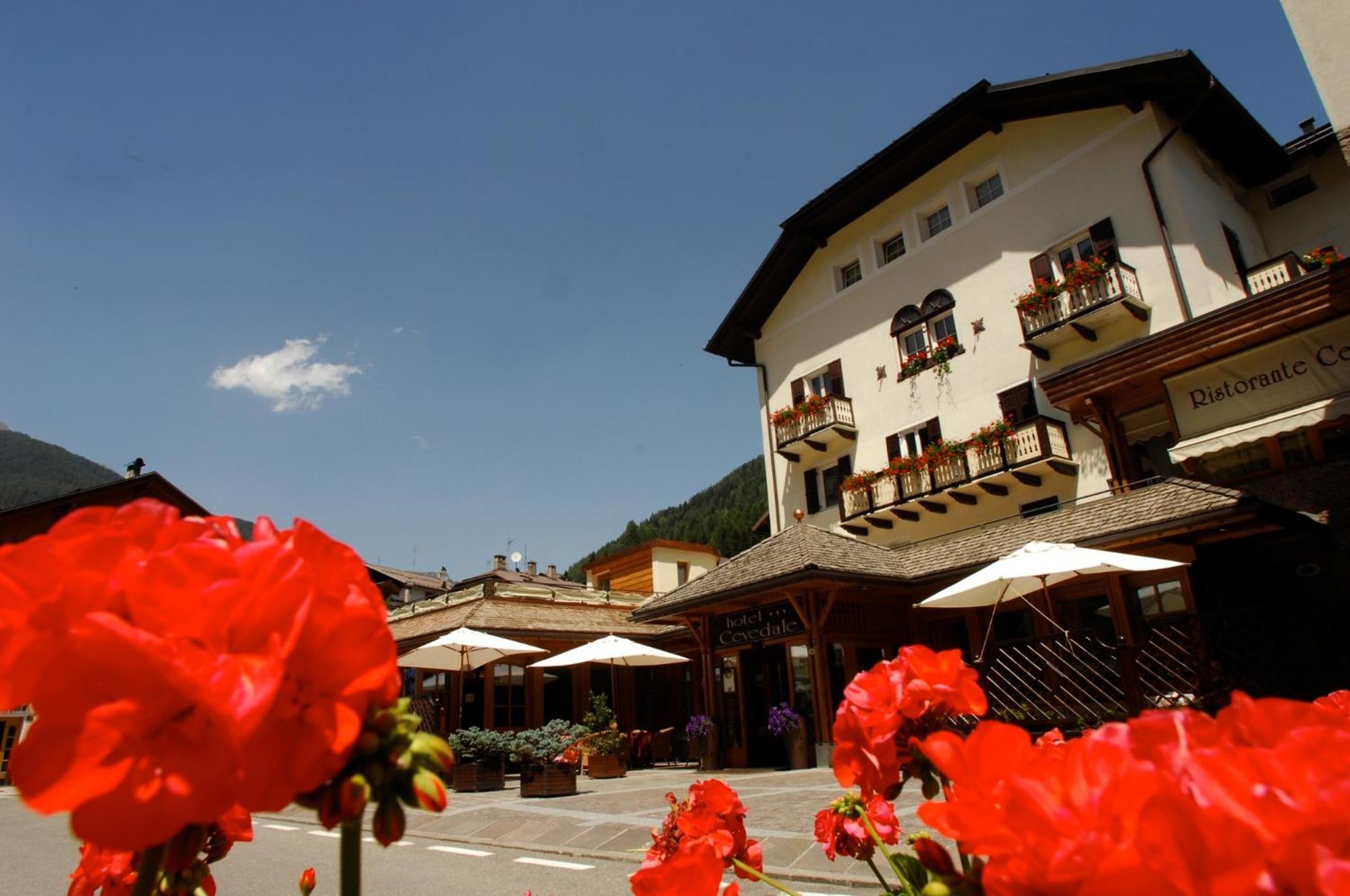 Hotel Cevedale Living Romance Hotel Cogolo Kültér fotó