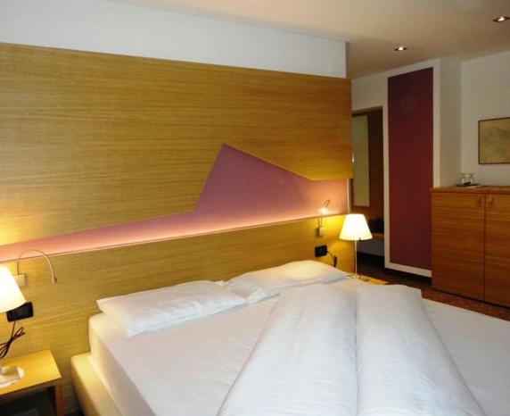 Hotel Cevedale Living Romance Hotel Cogolo Szoba fotó