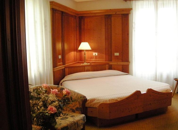 Hotel Cevedale Living Romance Hotel Cogolo Szoba fotó