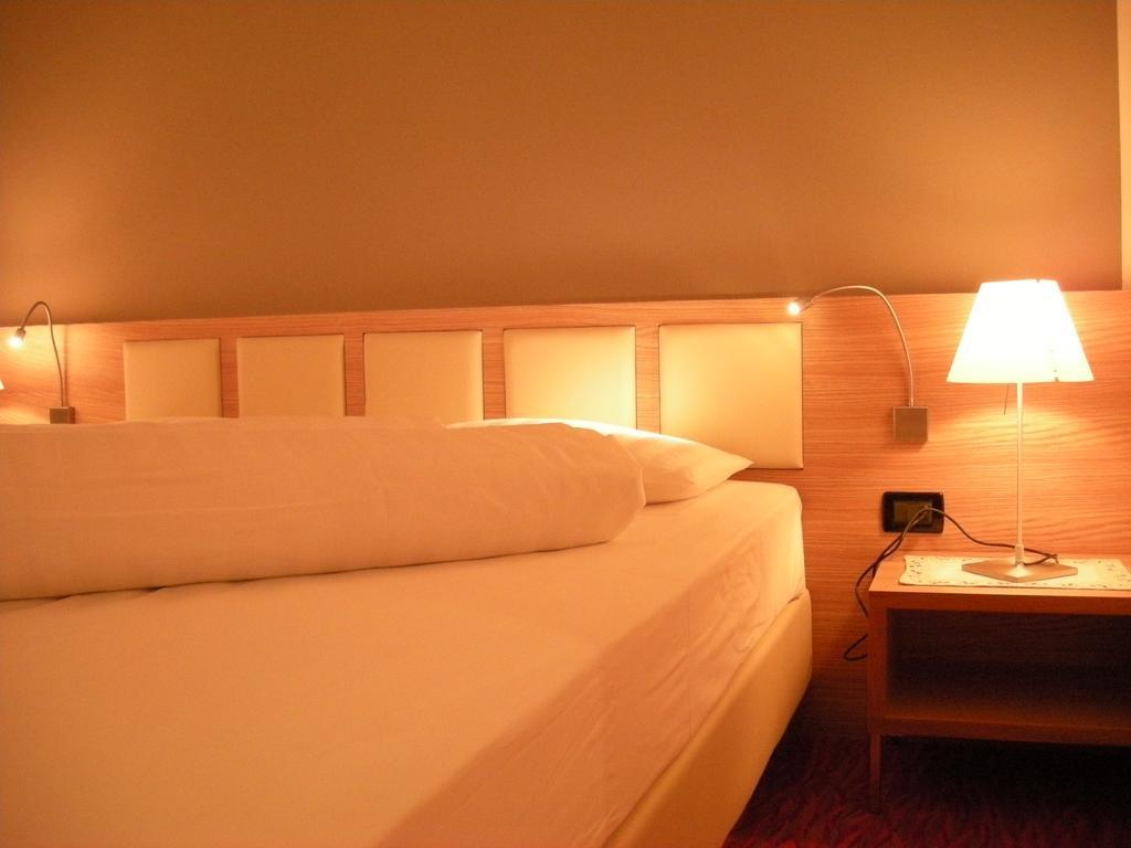 Hotel Cevedale Living Romance Hotel Cogolo Szoba fotó