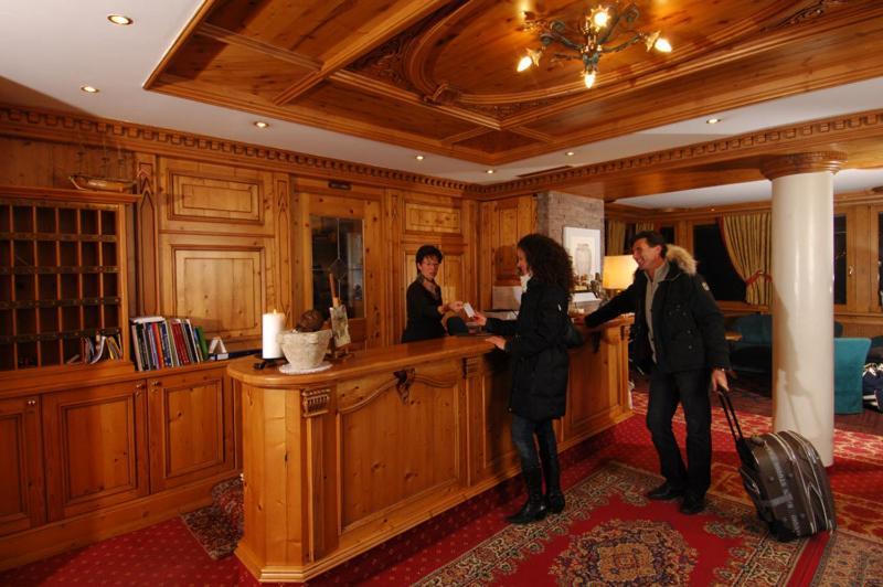 Hotel Cevedale Living Romance Hotel Cogolo Kültér fotó