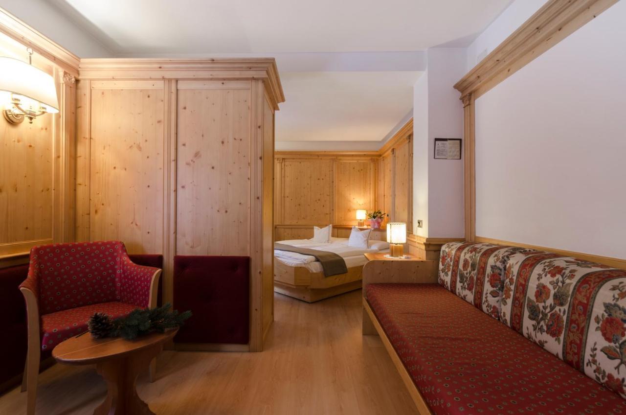 Hotel Cevedale Living Romance Hotel Cogolo Kültér fotó